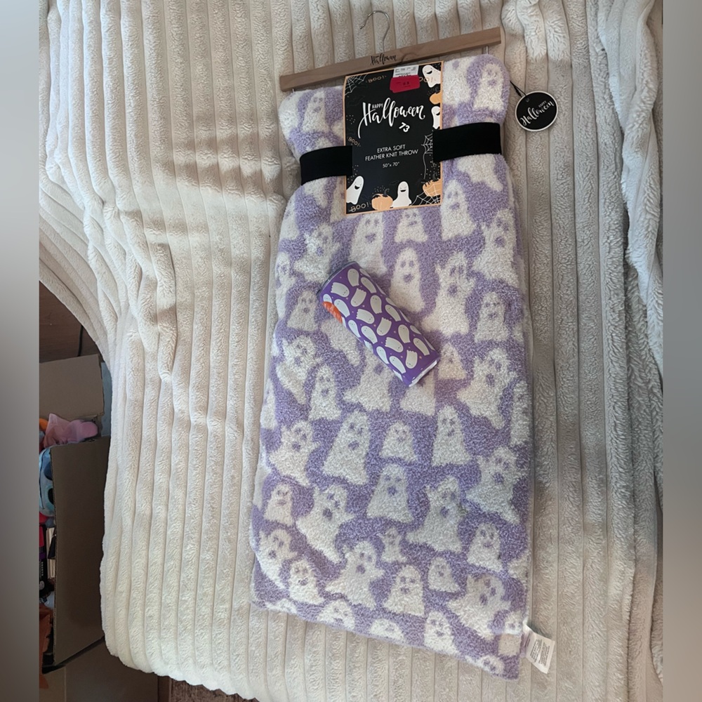Purple Ghost Blanket feather knit NWT with bonus tumbler